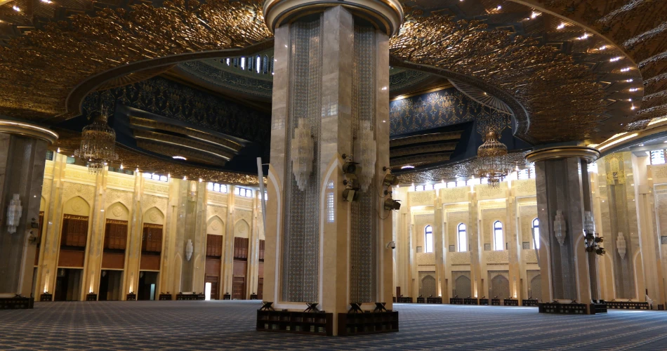 Exploring Bneid Al Gar: Waterfront Views & Urban Charm
